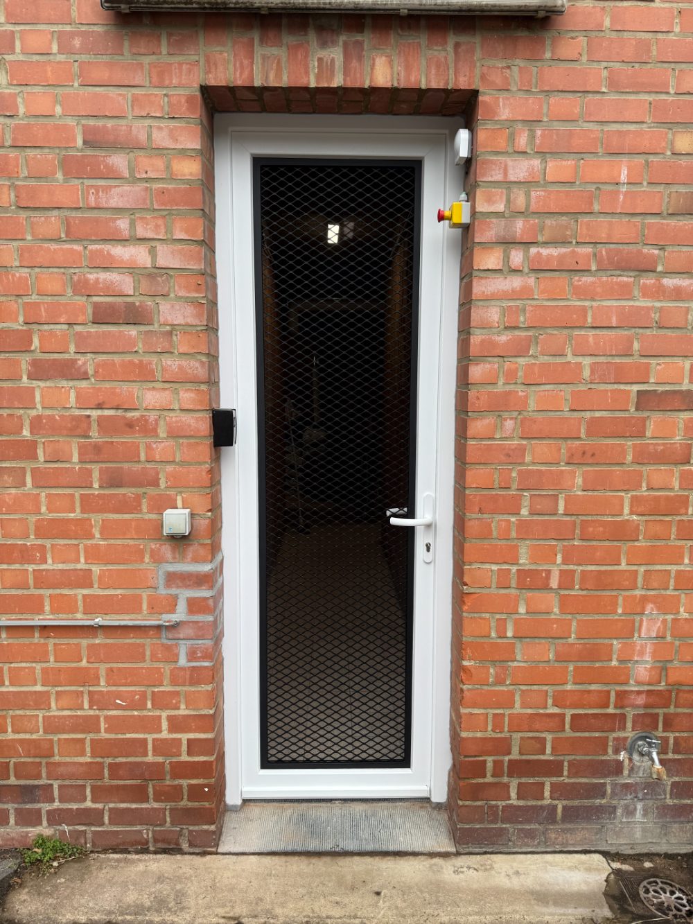 Porte de chaufferie avec grille de ventilation sur mesure
